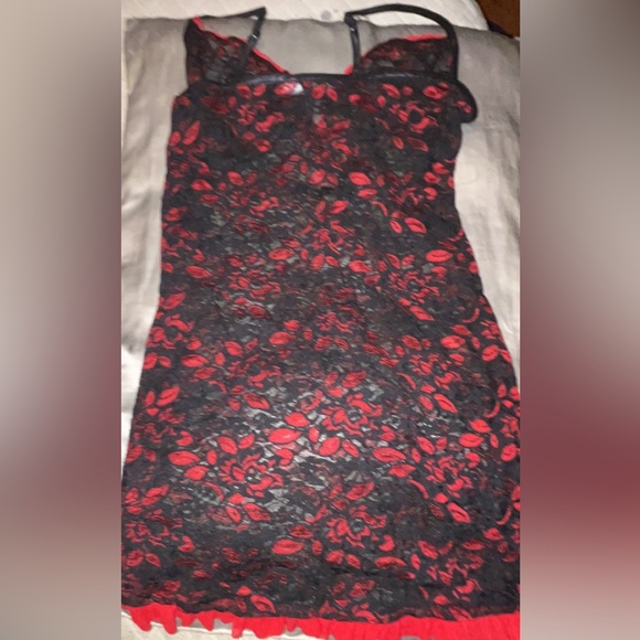 beautiful red night/party dress size M with bonus pentagram necklace - Picture 4 of 8